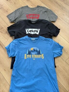 Levi's Graphic Tees